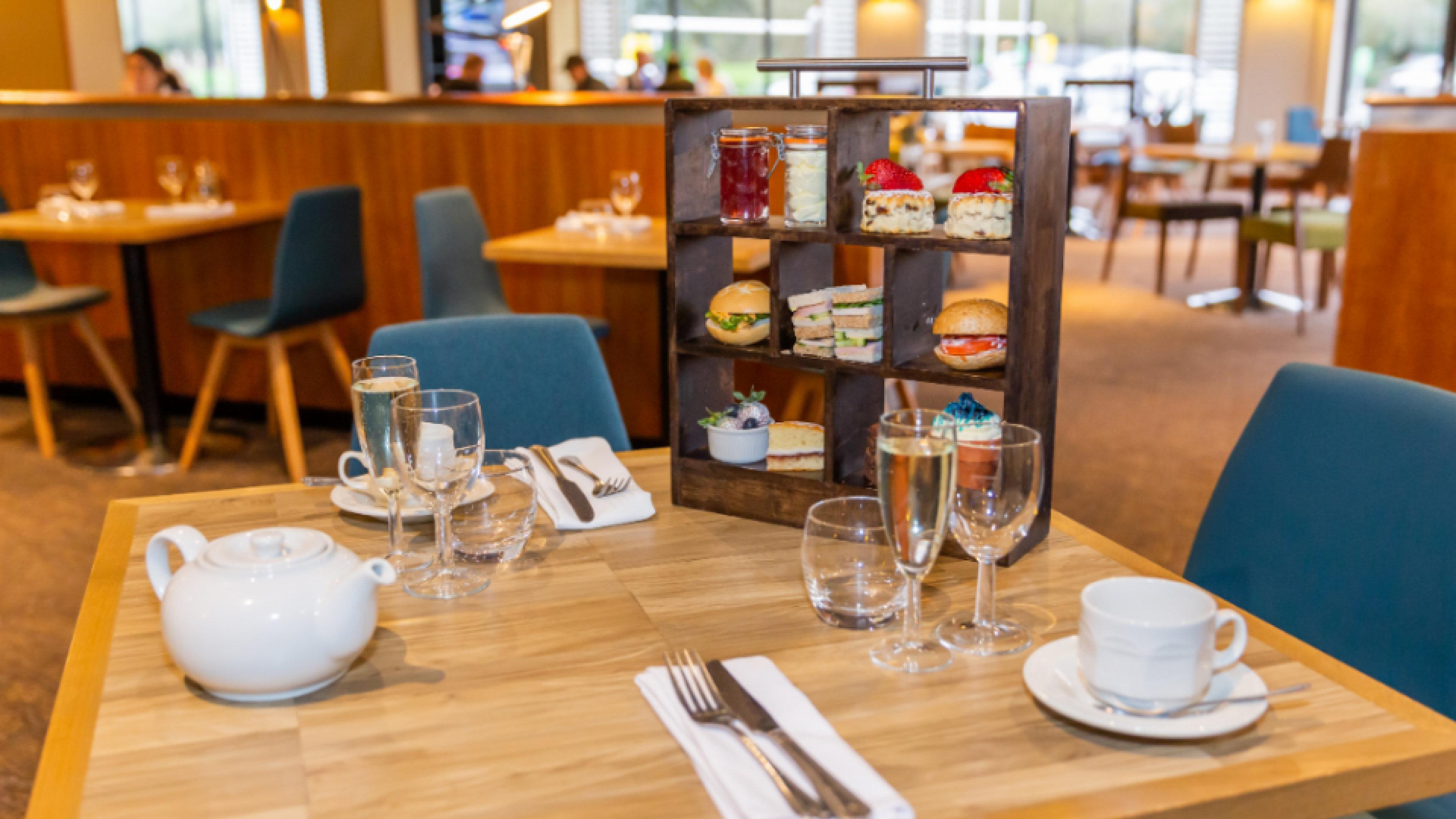 Holiday Inn Peterborough West By Ihg Exterior photo