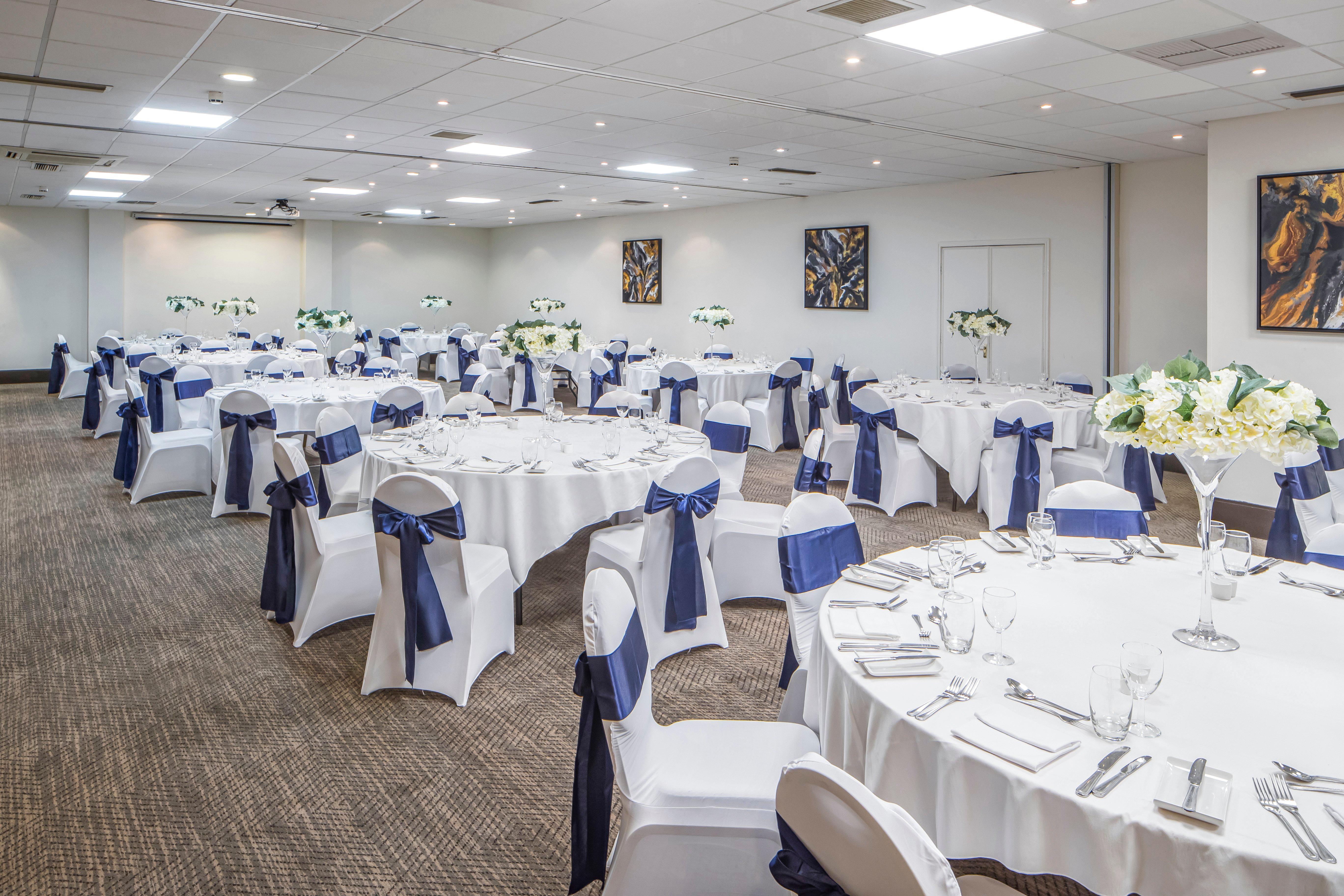 Holiday Inn Peterborough West By Ihg Exterior photo